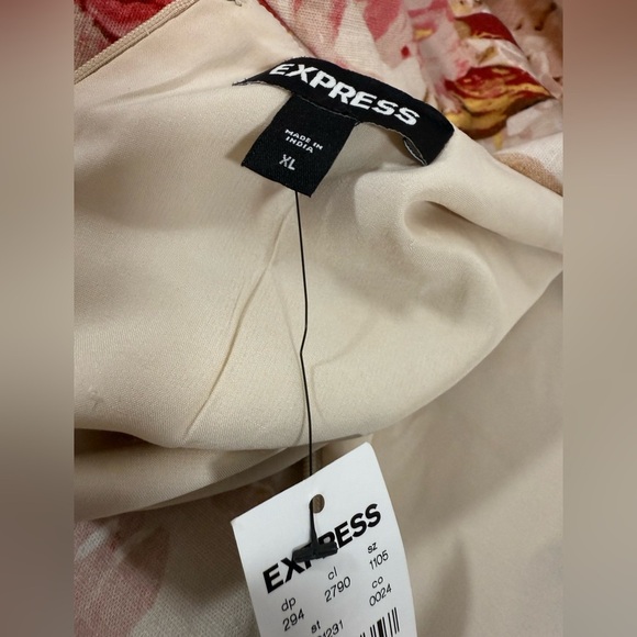 Express Floral Linen Blend Romper XL NWT Puff Sleeve Belted Lined Crochet $118 - Picture 7 of 11